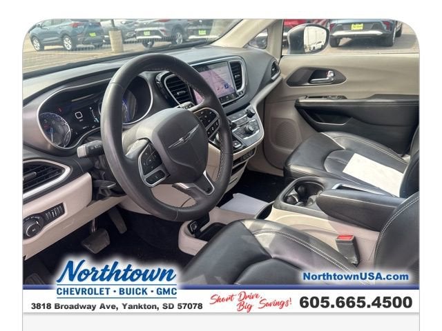 2023 Chrysler Pacifica Touring L