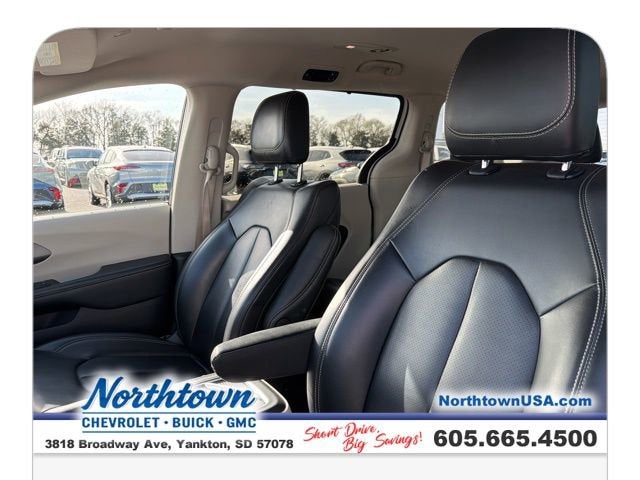 2023 Chrysler Pacifica Touring L