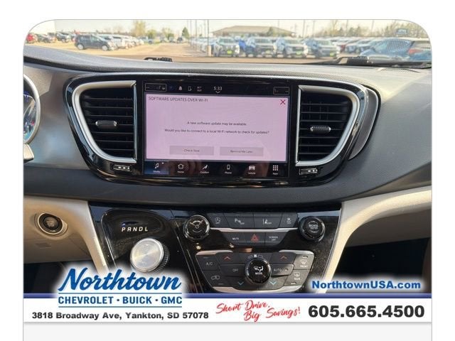 2023 Chrysler Pacifica Touring L