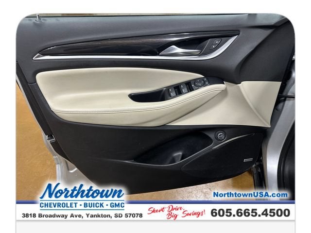2021 Buick Enclave Essence