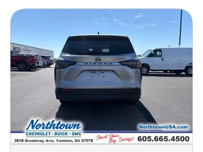 2025 Toyota Sienna LE