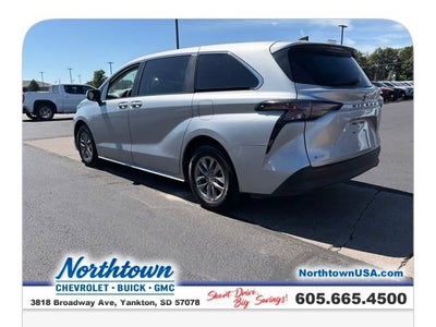 2025 Toyota Sienna LE