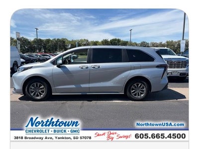 2025 Toyota Sienna LE