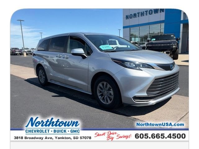 2025 Toyota Sienna LE