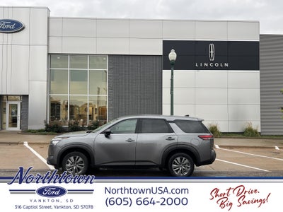 2024 Nissan Pathfinder S
