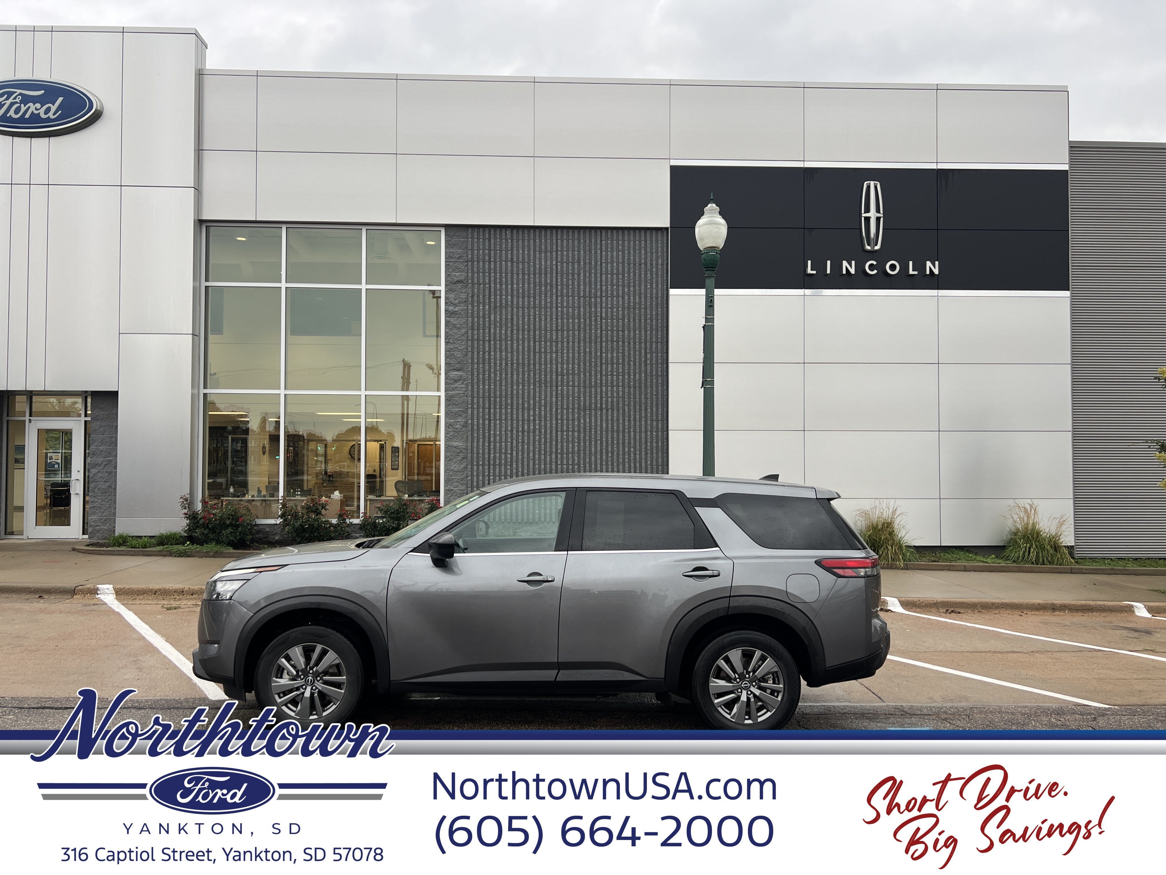 2024 Nissan Pathfinder S