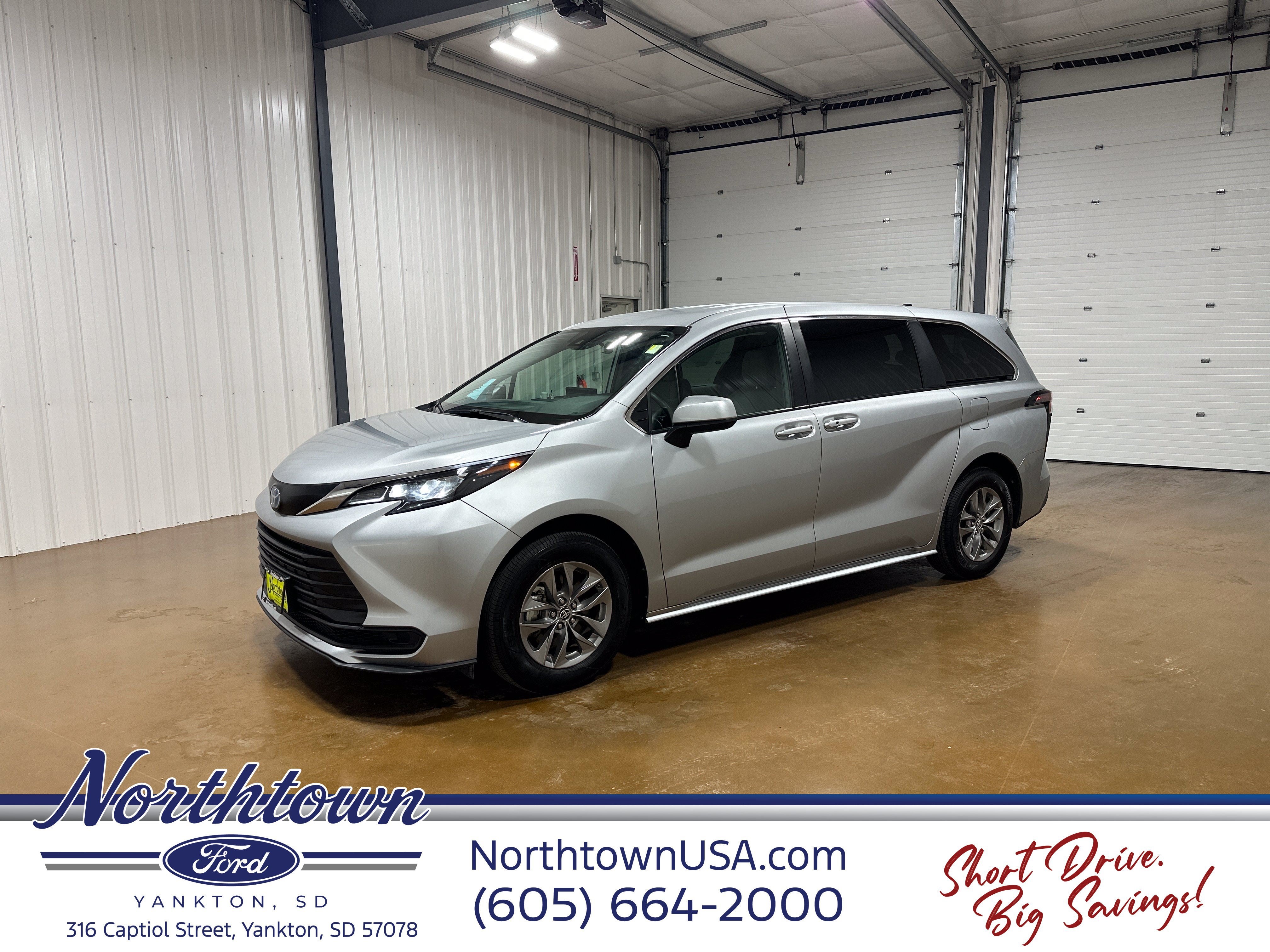 2025 Toyota Sienna LE