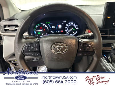 2025 Toyota Sienna LE