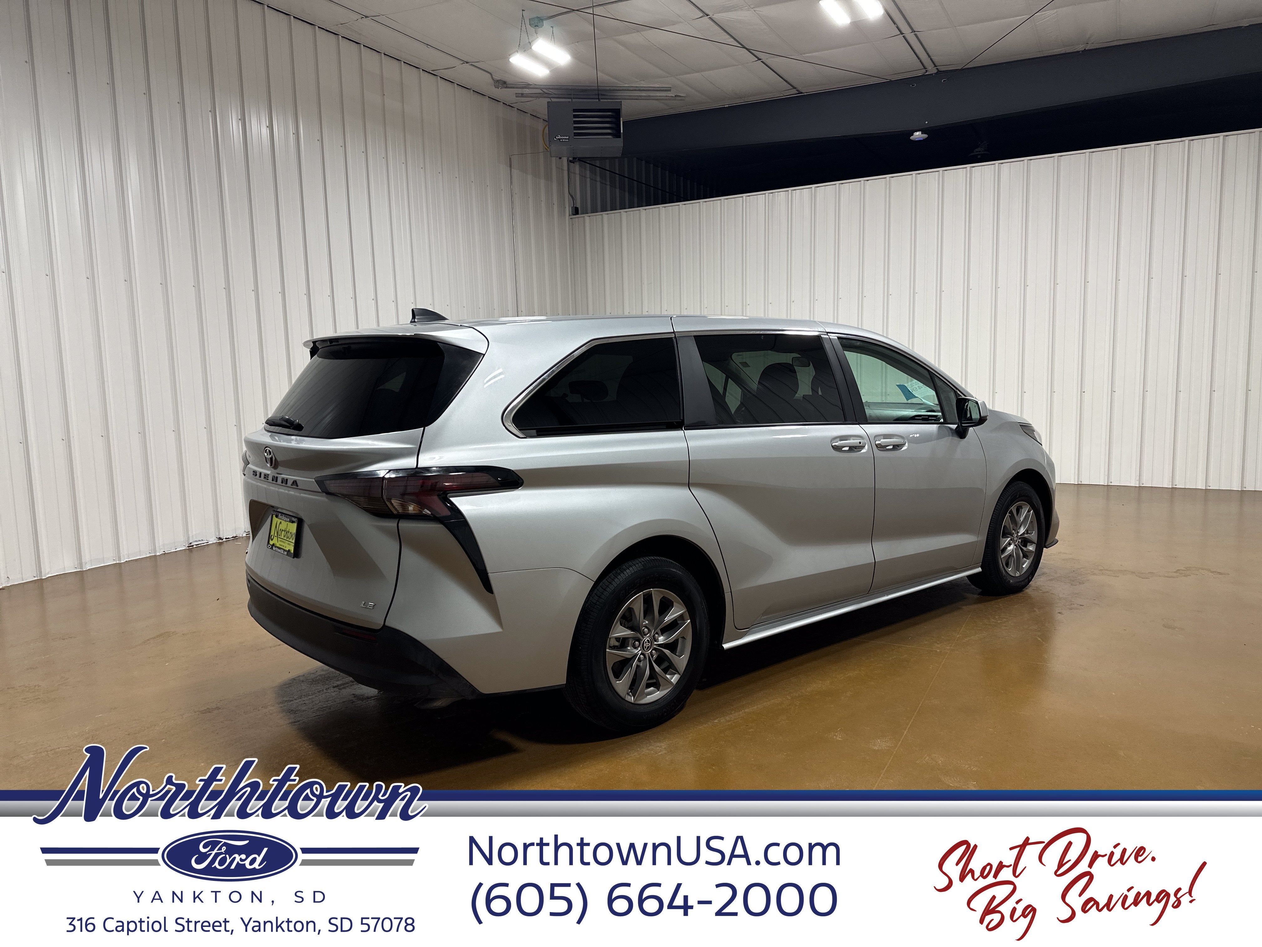 2025 Toyota Sienna LE