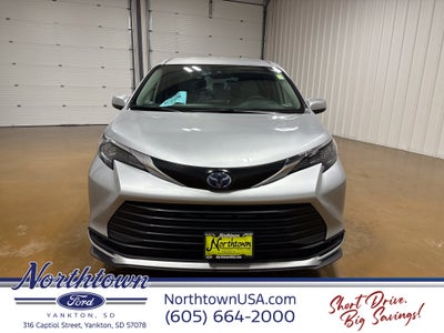 2025 Toyota Sienna LE